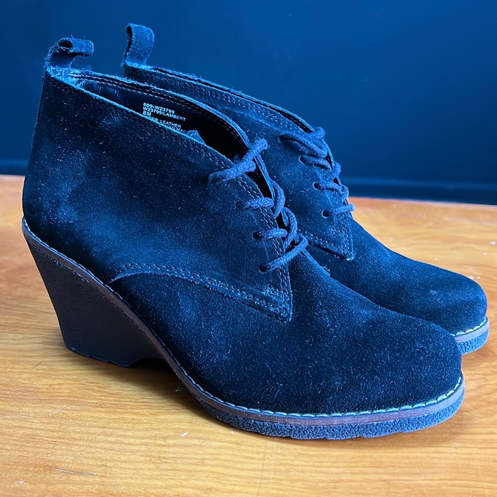 White Mountain black suede tie wedge bootie Sz 8